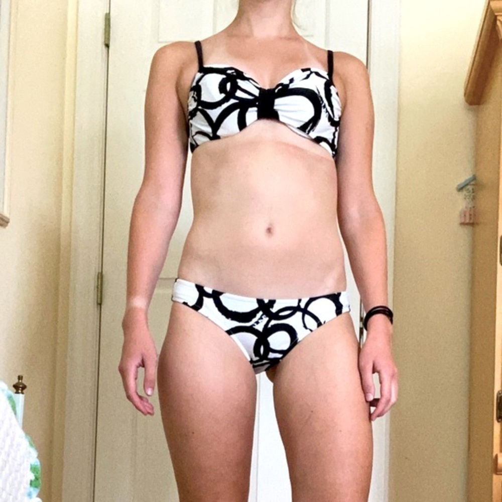 Venus Bikini 👙 Black and White Circle Pattern, adjustable straps, tie back